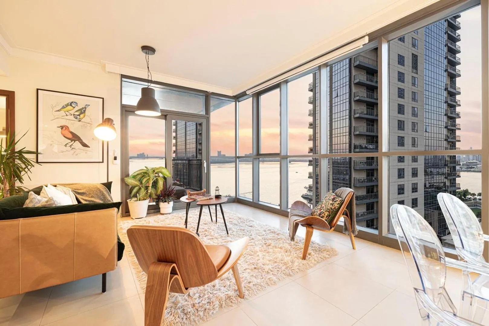 Luxe | Elegant 2Br | Harbour View | Stylish & Cozy location