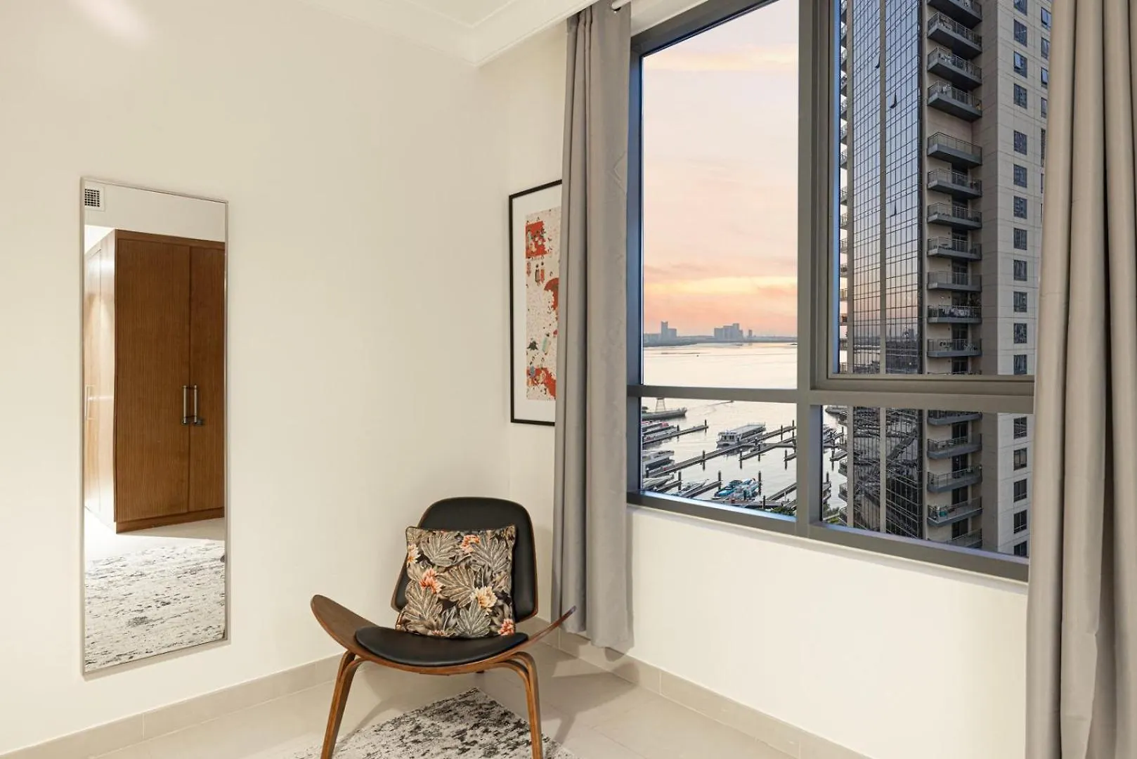 Luxe | Elegant 2Br | Harbour View | Stylish & Cozy Apartment Dubai 0*,