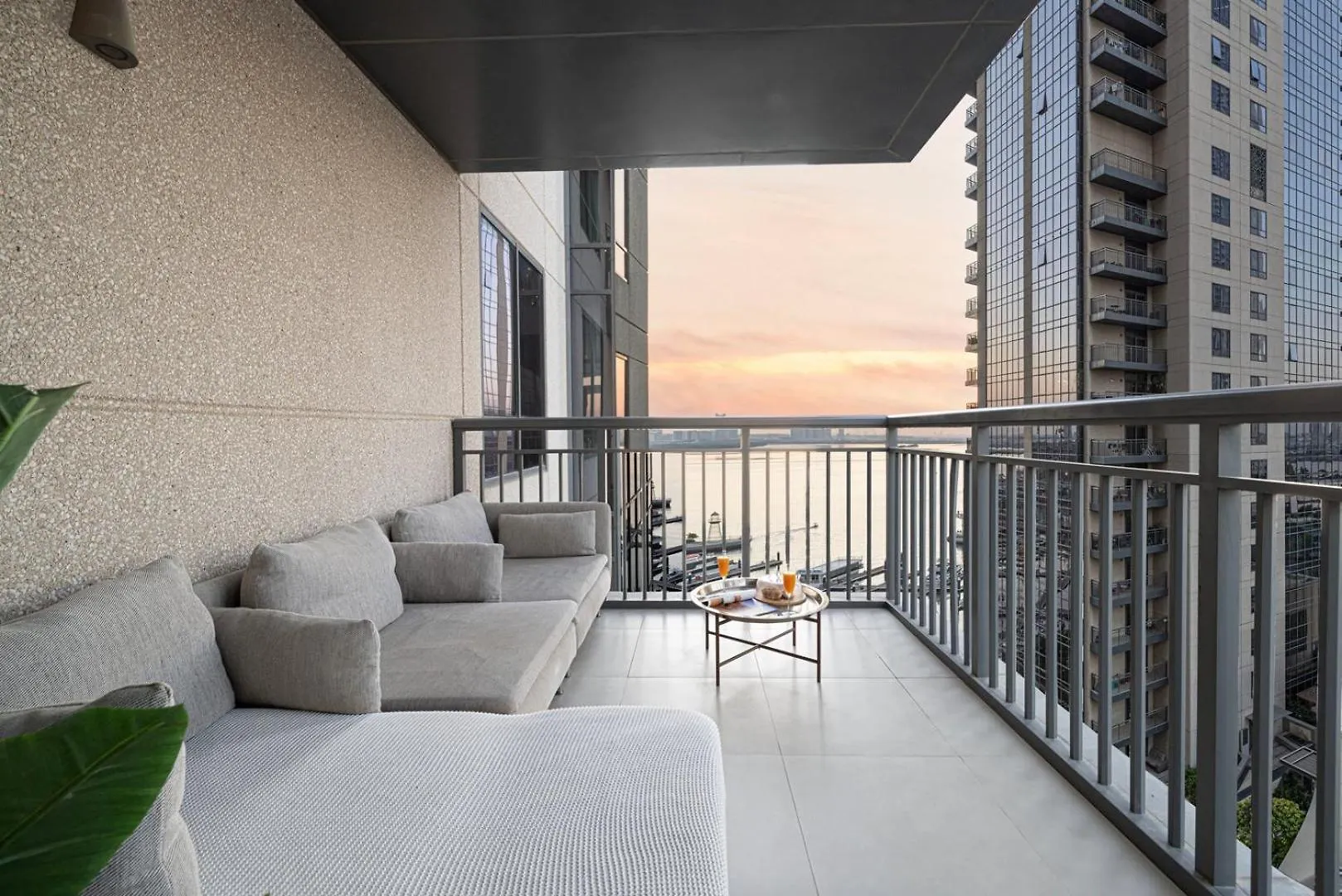 Luxe | Elegant 2Br | Harbour View | Stylish & Cozy Apartment Dubai